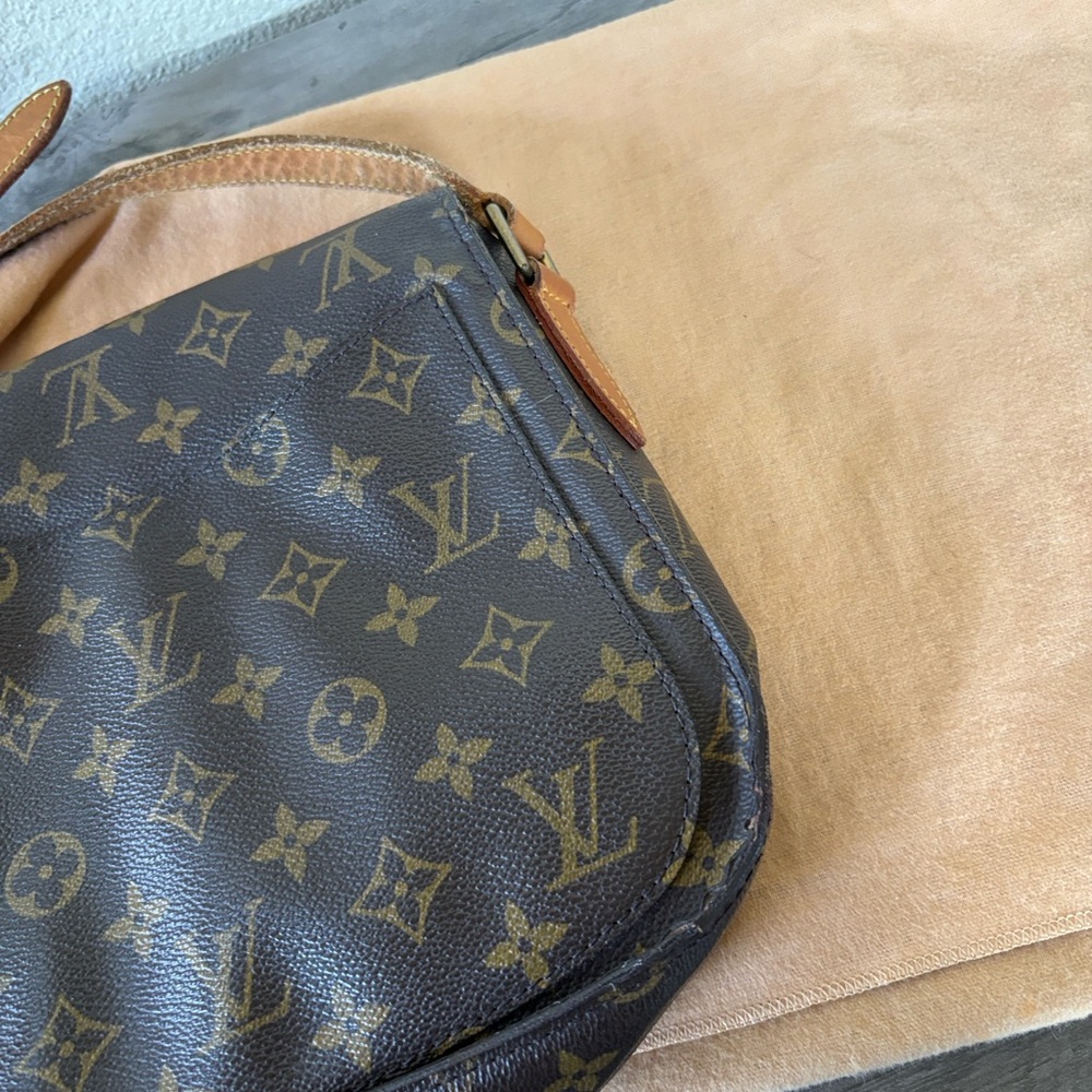 Authentic Louis Vuitton Saint Cloud GM Monogram Crossbody Shoulder Bag - Picture 17 of 17